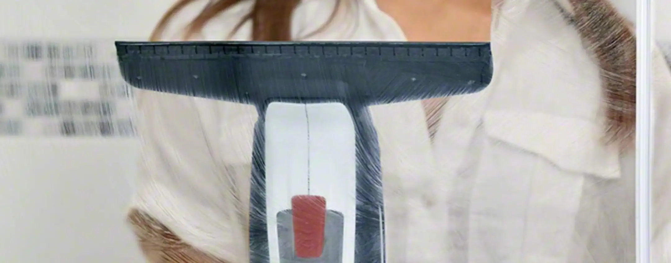 Lavavetri aspiragocce elettrico Bosch: offerta natalizia su Amazon (-37%) per vetri perfetti senza fatica