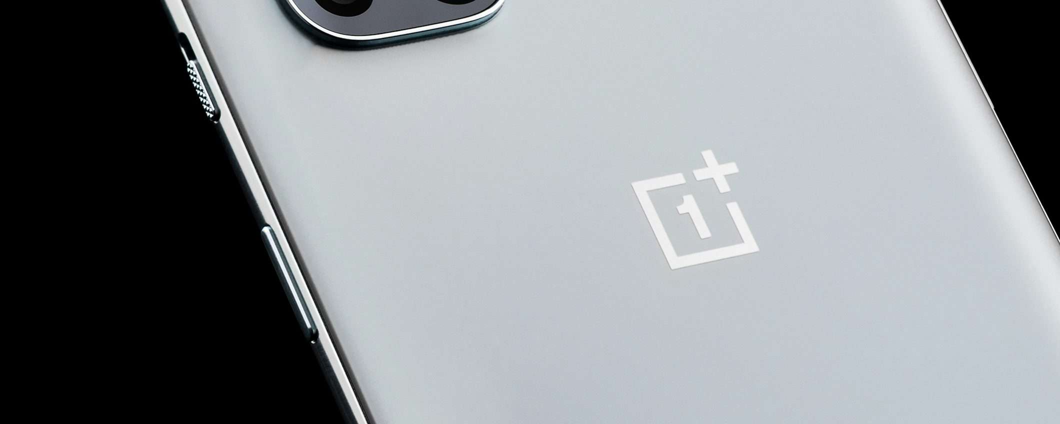 OnePlus disattiva temporaneamente il suo AI Writer dopo le accuse di censura