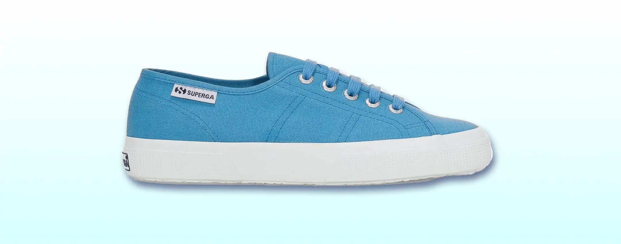 Leggere e comodissime: queste scarpe Superga oggi costano pochissimo
