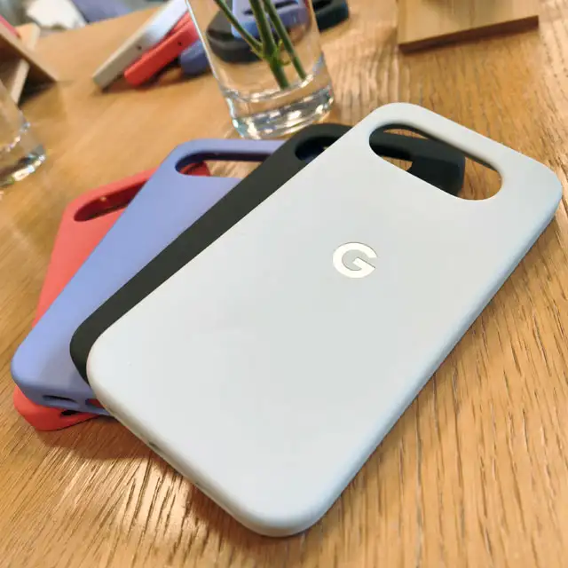 Le cover del Pixel 10a, in quattro colorazione come lo smartphone
