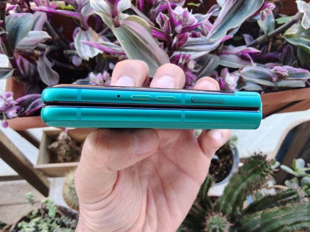 razr 70 laterale