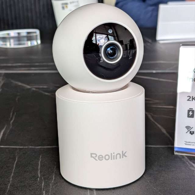 Reolink E1 Swift è la telecamera indoor alimentata da batterie tradizionali
