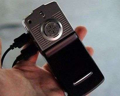 Cellulare con mini proiettore