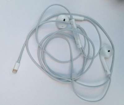 Fotomontaggio: Auricolai EarPods con connettore Lightning