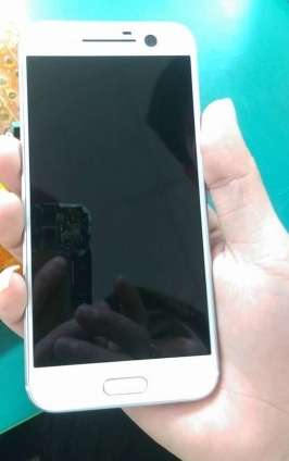 HTC 10 in versione bianca