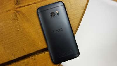 HTC 10 nella colorazione Black