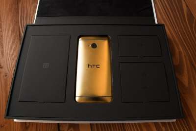 HTC One M7 in oro 24k