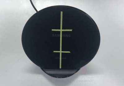 Il Fast Wireless Charger di Samsung