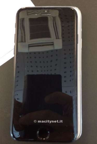 Il mock up di iPhone 6 vs. Samsung Galaxy S5