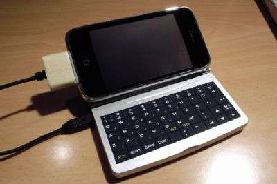iPhone con tastiera