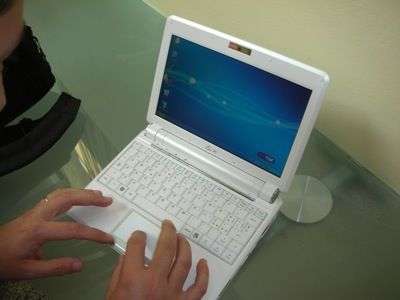 La presentazione di Asus Eee PC 901 GO