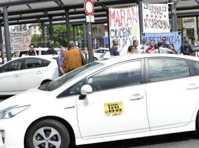 La protesta dei tassisti (Fonte ANSA)