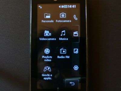 LG KF700 