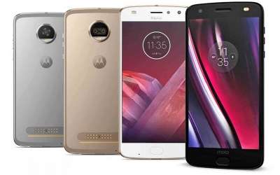 Moto Z2 Force (nero) e Moto Z2 Play (bianco)