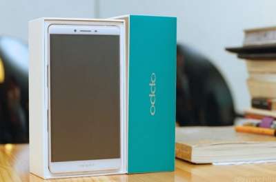 Oppo R7 Plus Unboxing (foto 2)