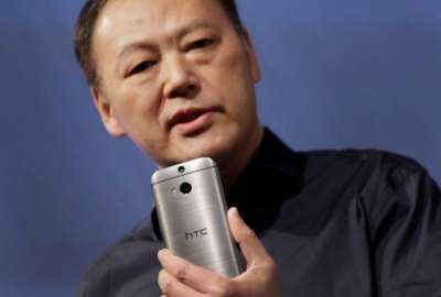 Peter Chou durante la presentazione a New York di One M8