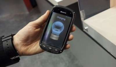 Prototipo Kyocera con modulo Wysips Crystal per la ricarica solare