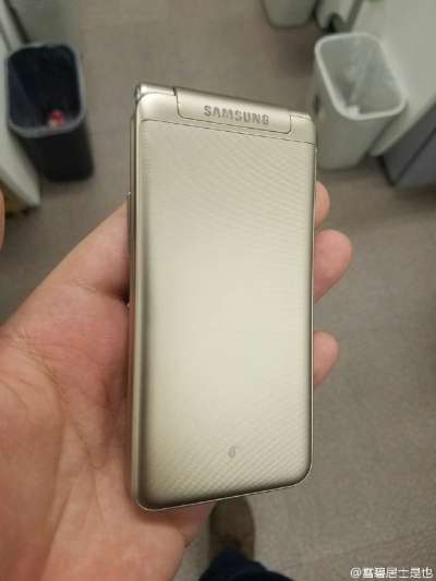 Samsung Galaxy Folder 2 [Fonte Weibo]