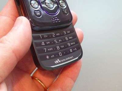 Sony Ericsson W395 