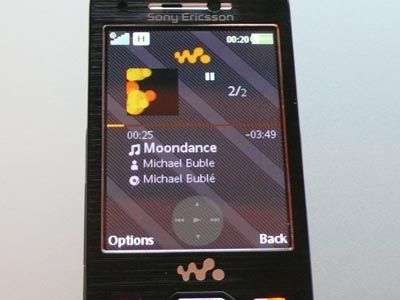 Sony Ericsson W995 