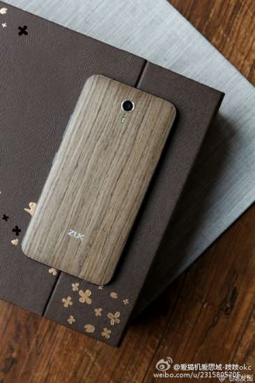 Zuk Z1 con back cover in legno di sandalo